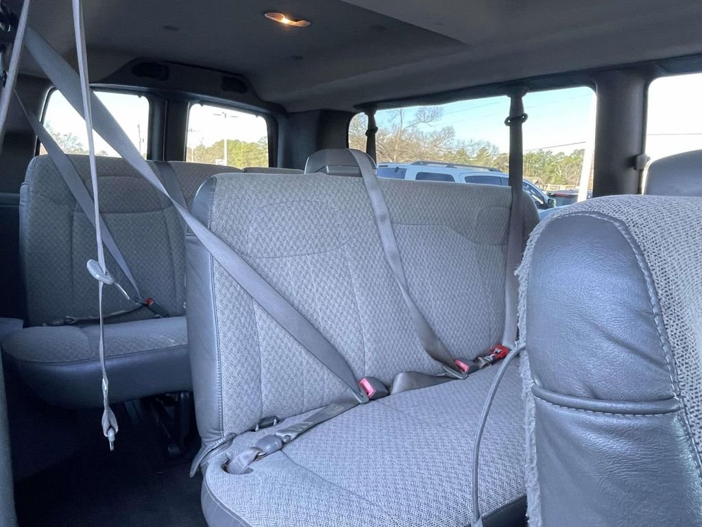 2017 Chevrolet Express Passenger LS - Photo 10