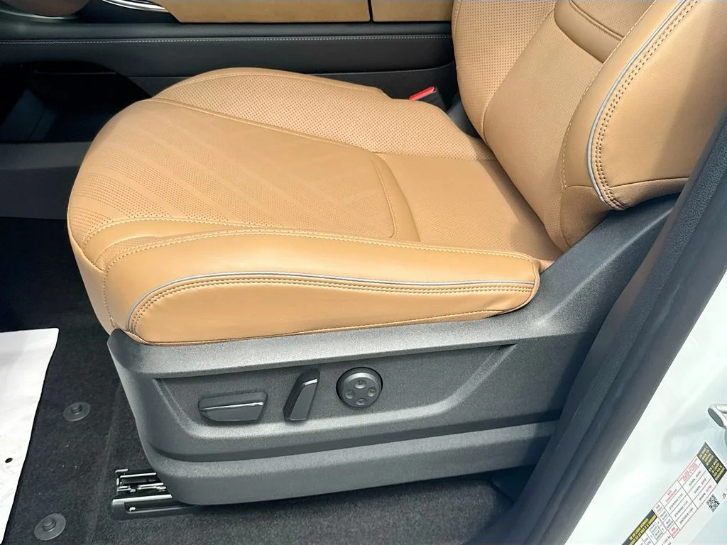 New 2027 RADIANT WHITE INFINITI Luxe 4WD image 20