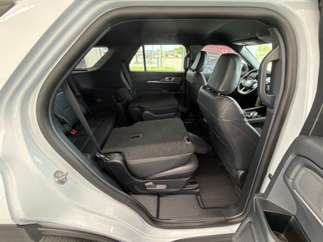 New 2026 Space White Metallic Ford ST-Line image 52