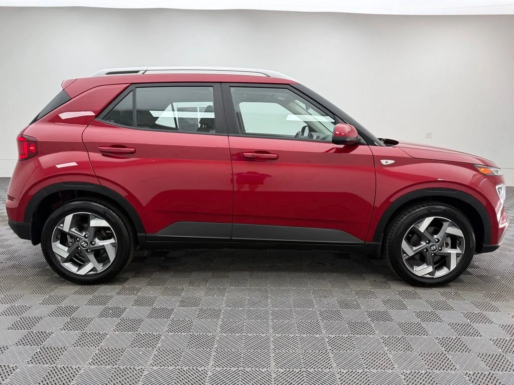 Used 2022 Red Hyundai Limited image 7