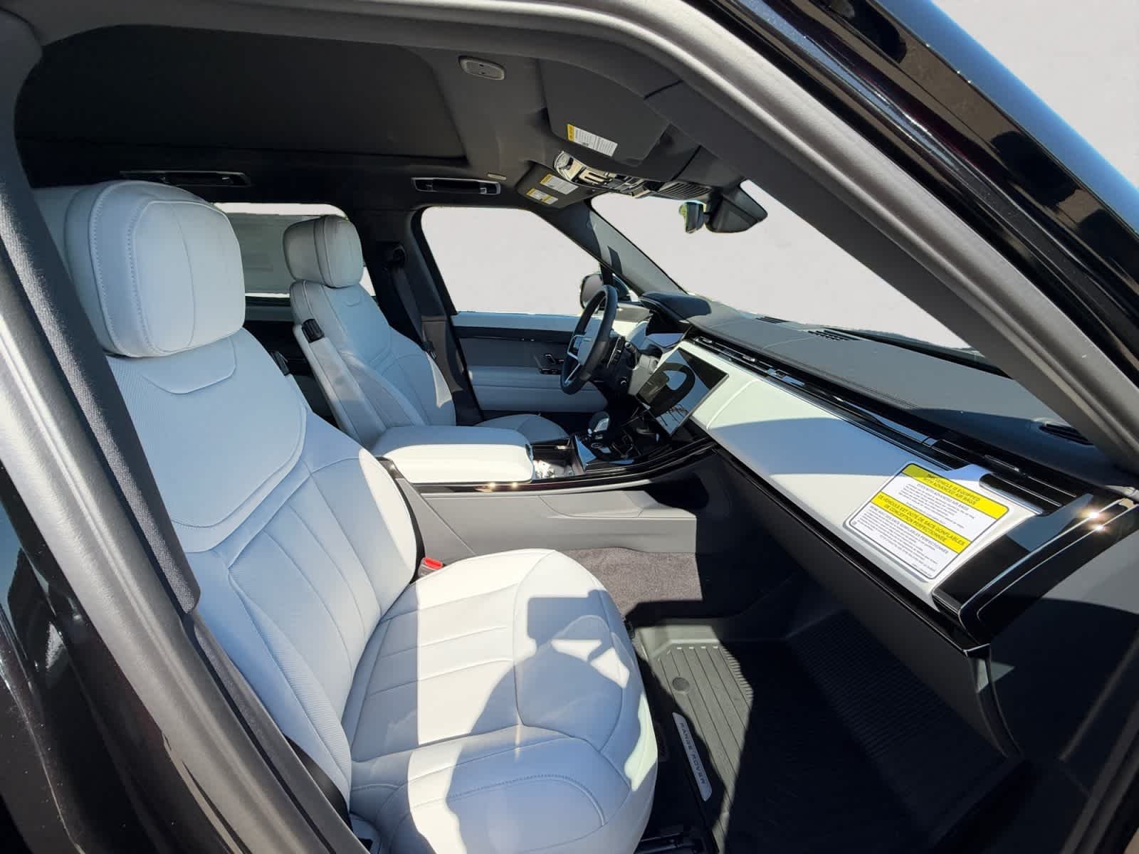 New 2027 Santorini Black LAND ROVER SE P360 image 15