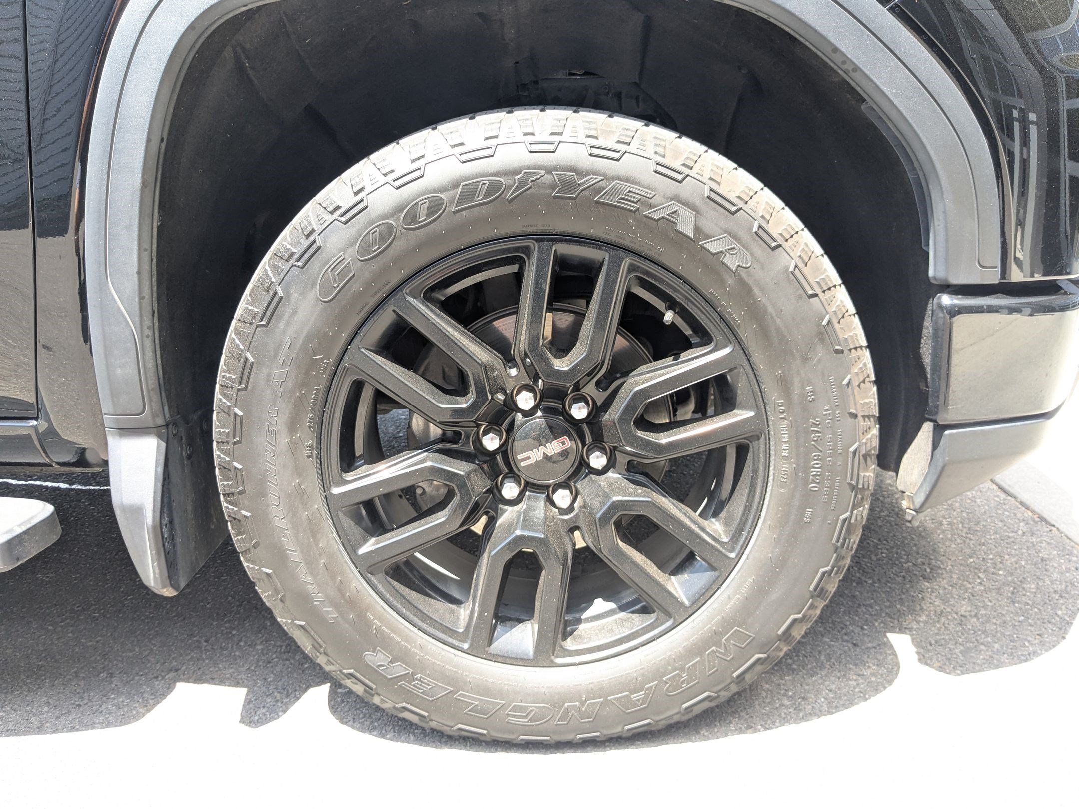 Used 2024 Onyx Black Metallic GMC Elevation image 36