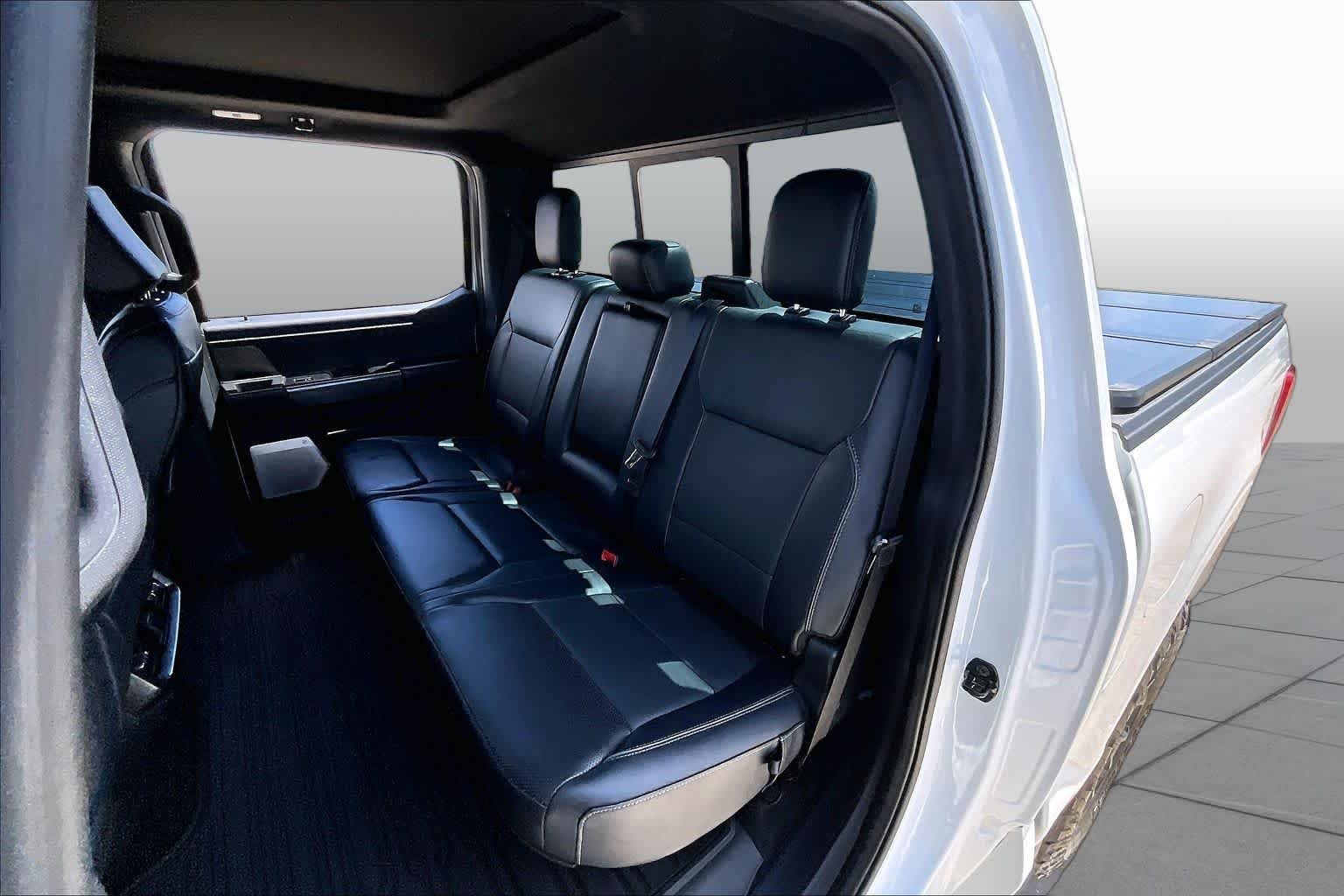 Used 2023 Star White Metallic Tri-Coat Ford LARIAT image 20