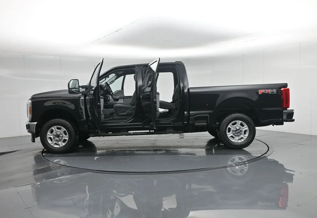 New 2026 Agate Black Metallic Ford XLT image 35