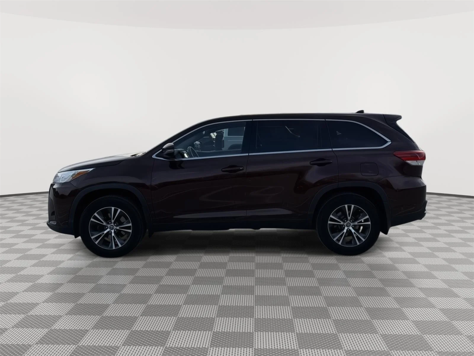 Used 2019 Ooh La La Rouge Mica Toyota LE Plus image 4