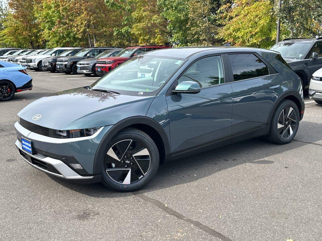 New 2027 Green Hyundai SE Standard Range image 1