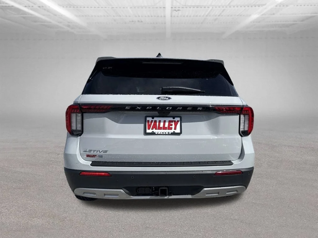 New 2027 Avalanche Gray Ford Active image 7