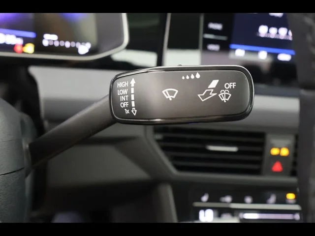 2025 Volkswagen Jetta SE - Photo 24