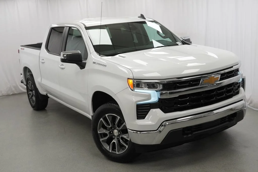 Used 2024 Summit White Chevrolet LT (2FL) image 35