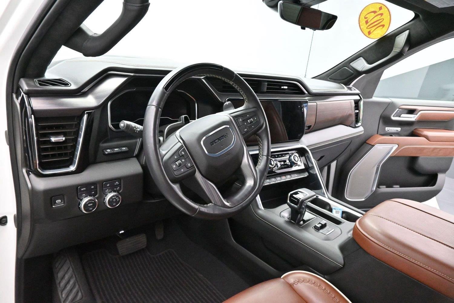 Used 2025 White Frost Tricoat GMC Denali Ultimate image 16