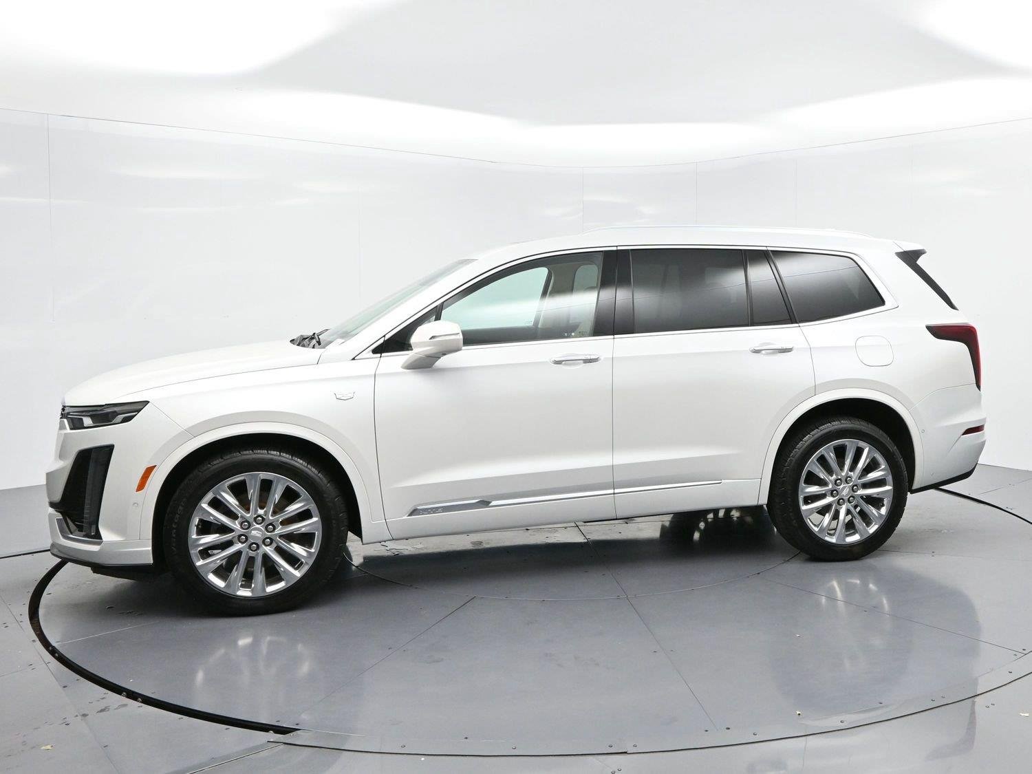 Used 2020 CRYSTAL WHITE TRICOAT Cadillac AWD Premium Luxury image 4