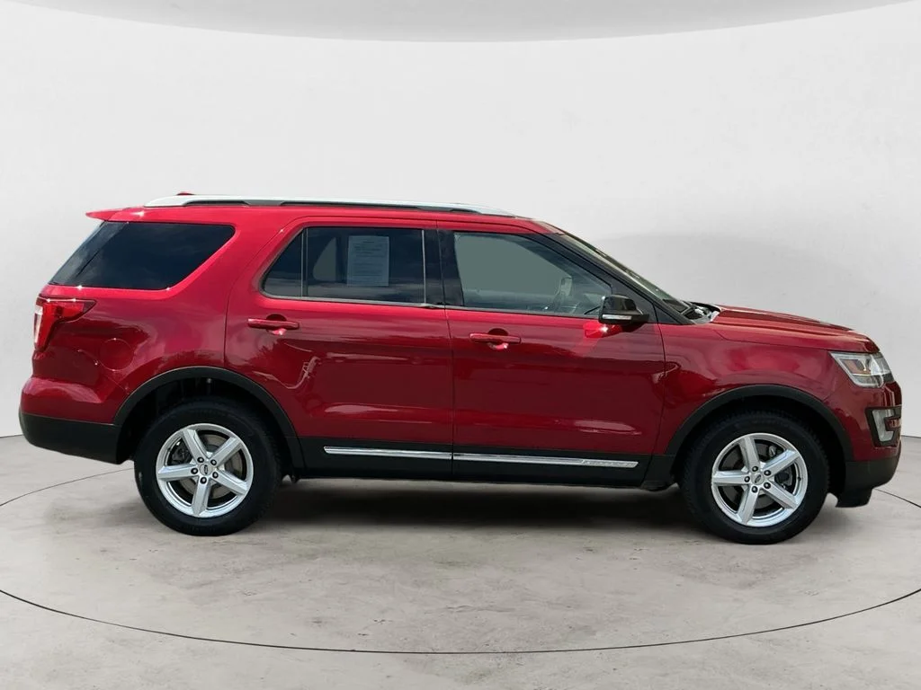 Used 2016 Red Ford XLT image 4