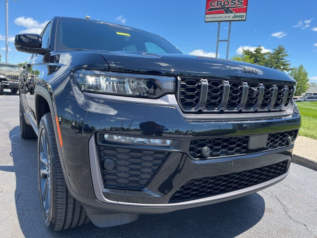 New 2026 Diamond Black Crystal Pearl-Coat Exterior Paint Jeep 85th Anniversary image 46