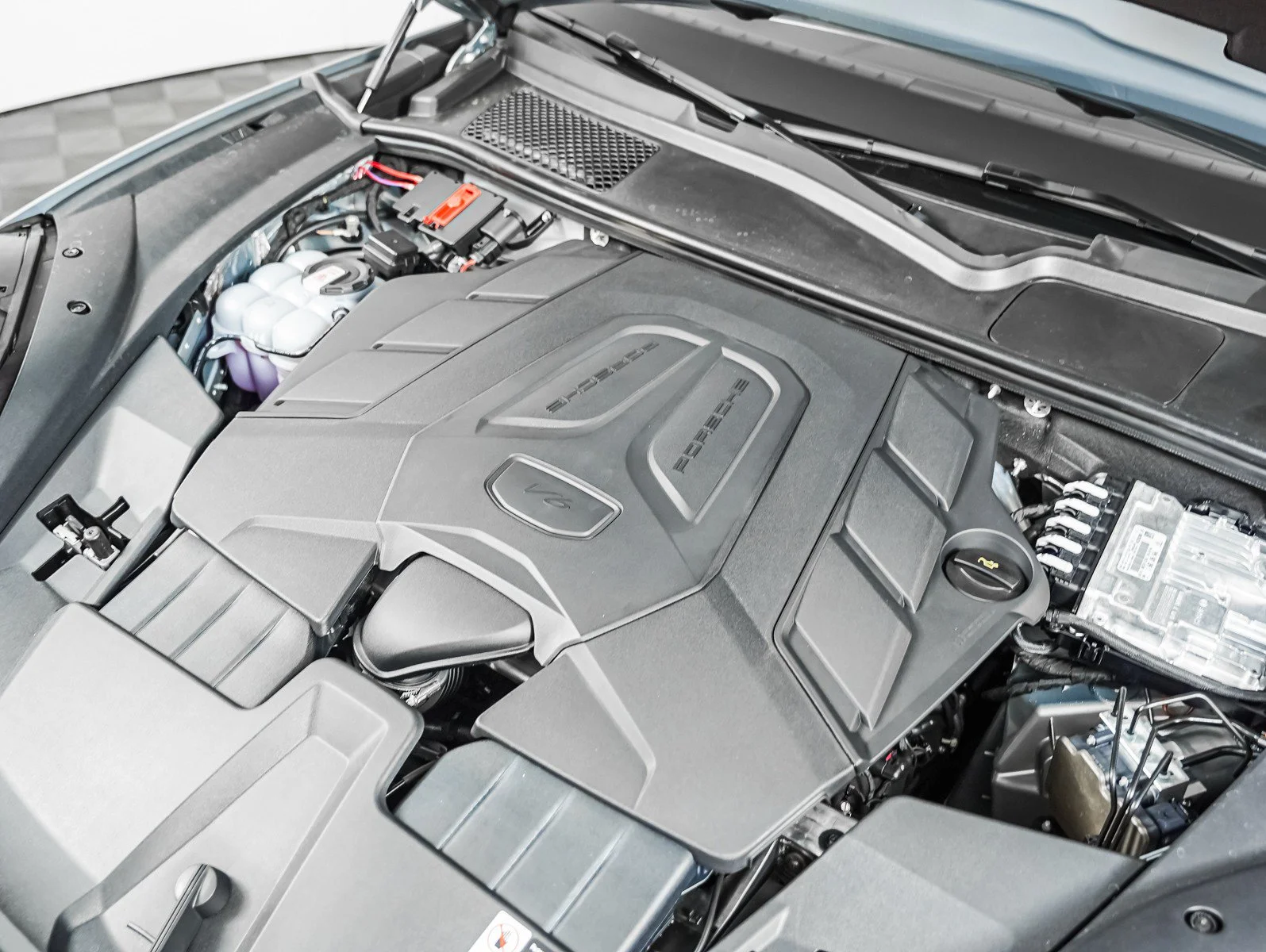 New 2026 DOLOMITE SILVER Porsche Coupe image 12