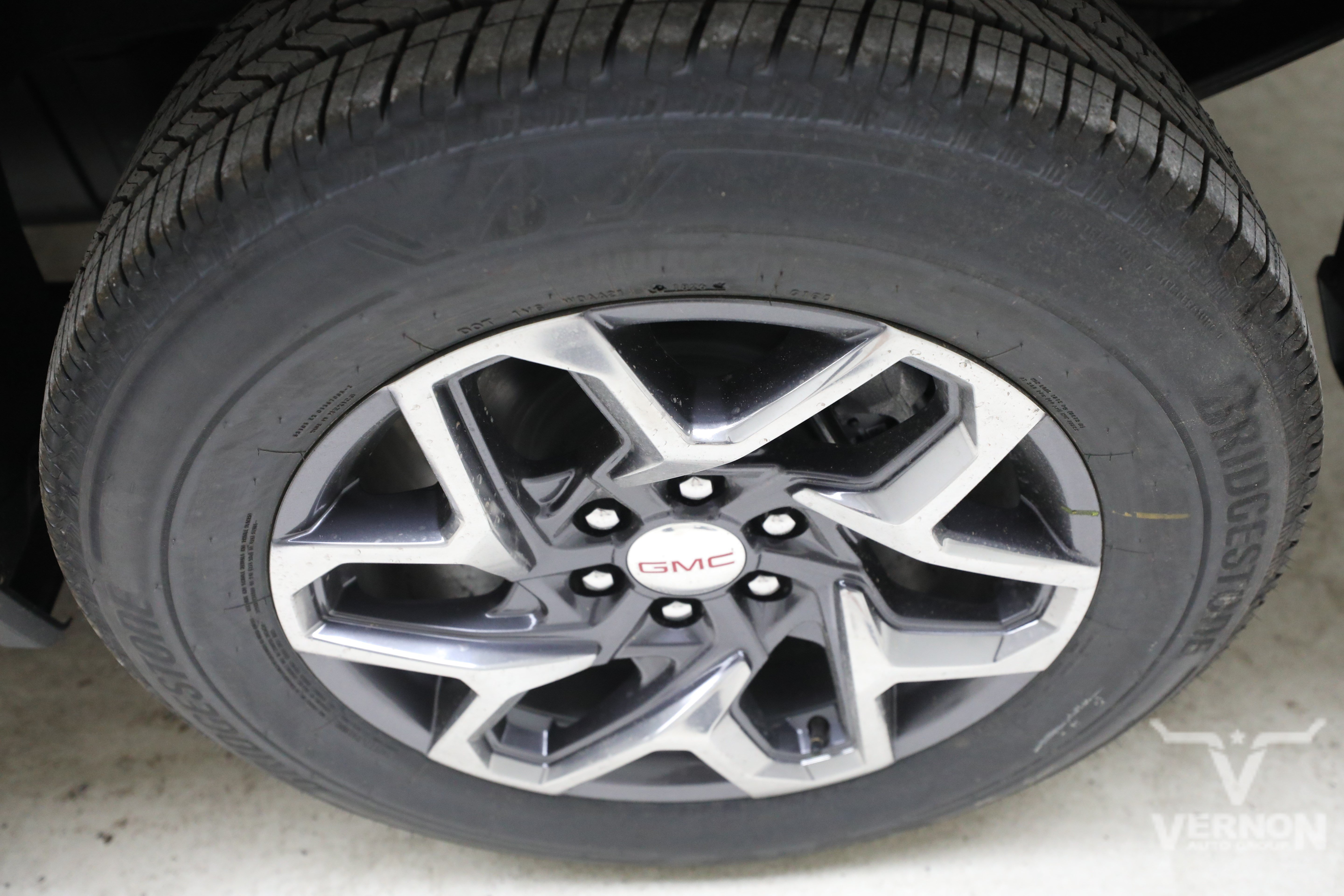 New 2026 Summit White GMC N image 34