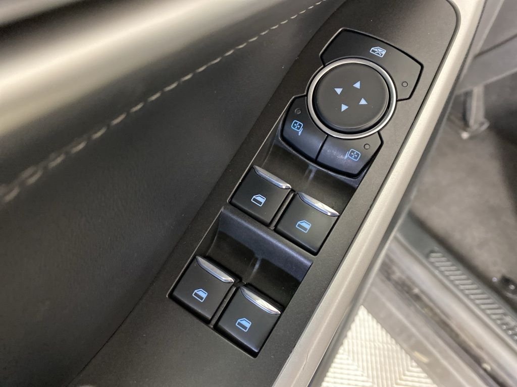 Used 2023 Black Ford XLT image 16