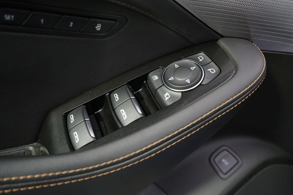 Used 2021 WAVE METALLIC Cadillac V-Series image 23