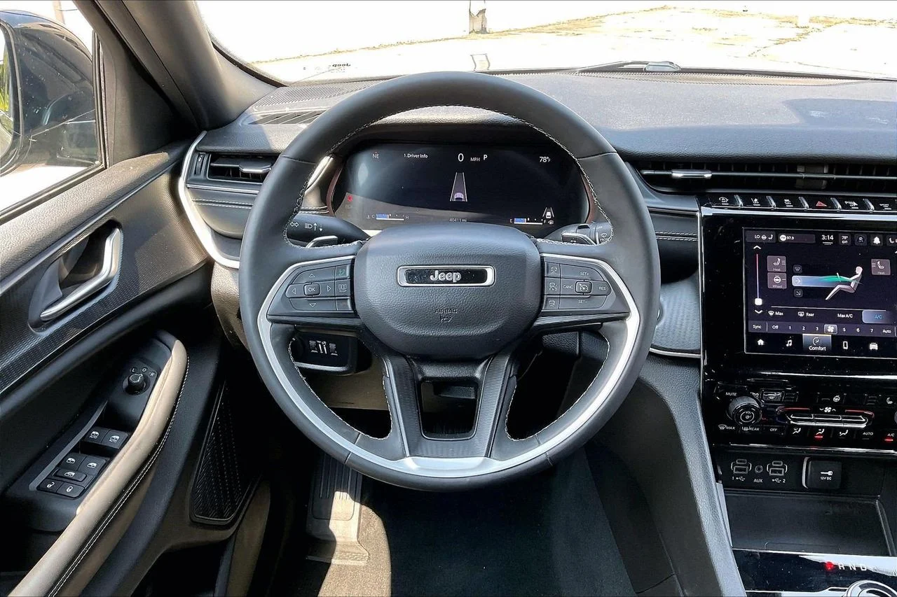 Used 2023 Gray Jeep Altitude X image 9