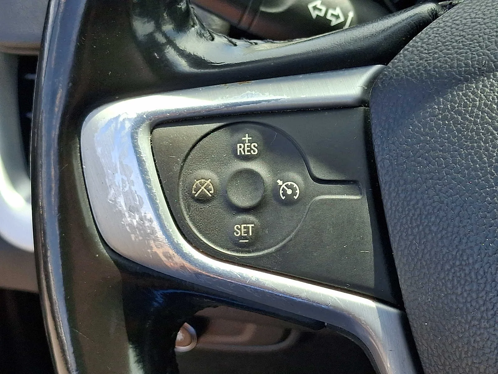 Used 2019 BLUE STEEL METALLIC GMC SLE image 20