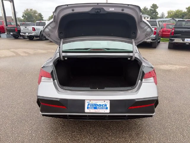 Used 2025 Metal Hyundai SEL Convenience image 7