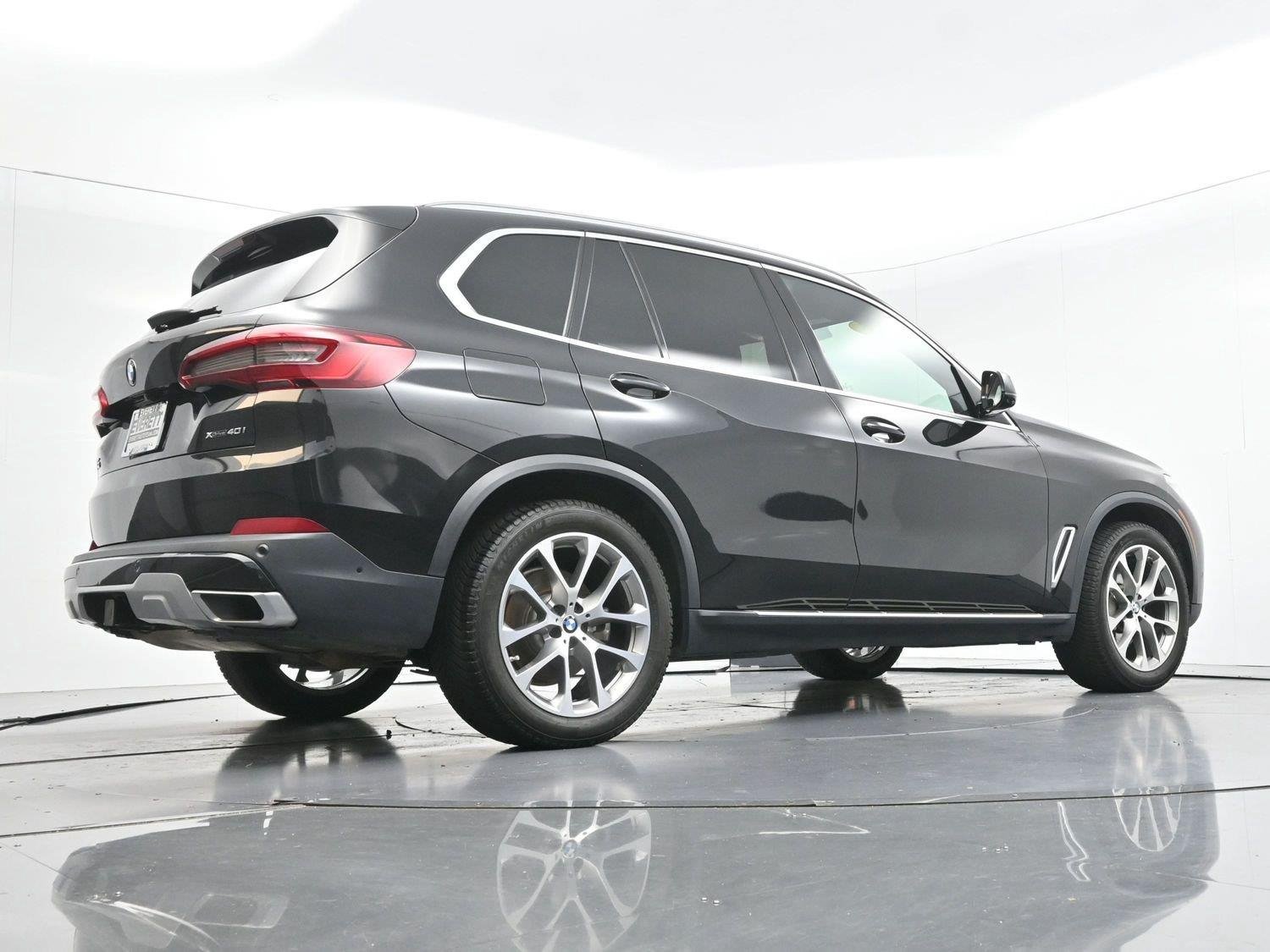Used 2019 Black Sapphire Metallic BMW xDrive40i image 57