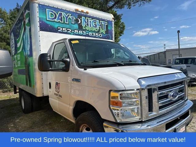 Used 2017 White Ford XL image 3