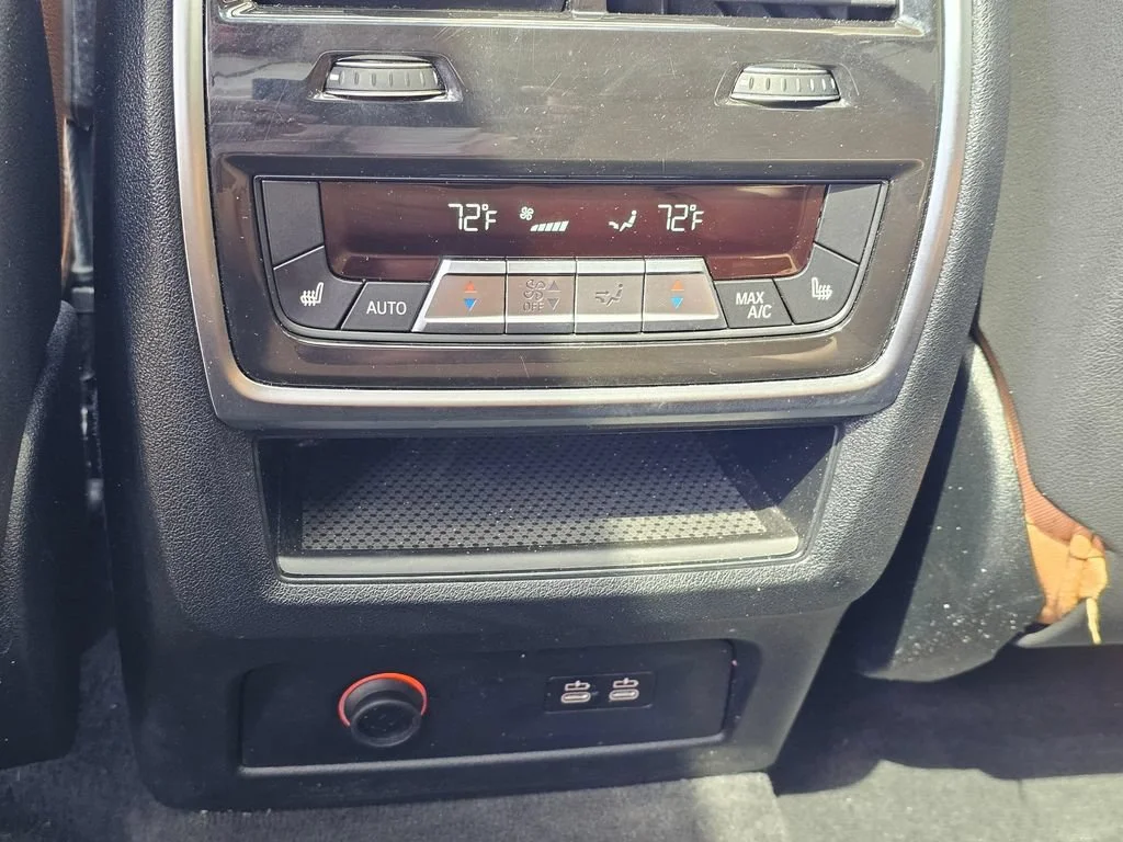 Used 2022  BMW xDrive40i image 19
