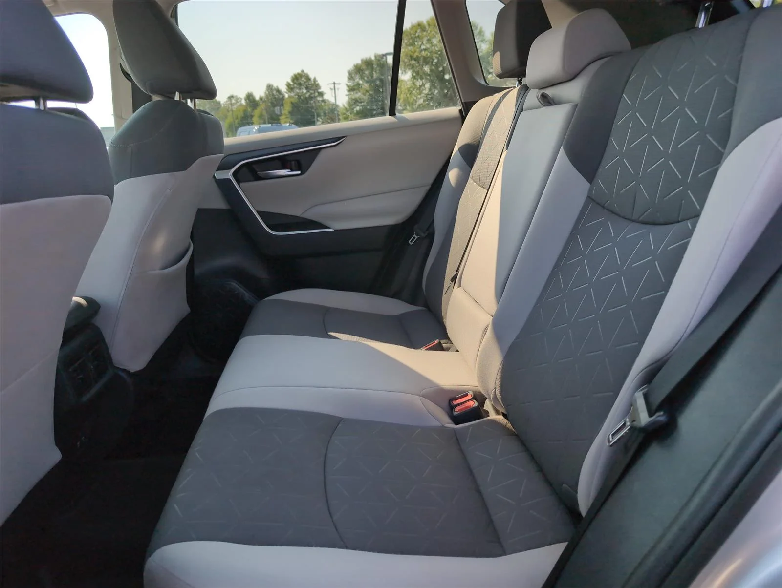 Used 2020 Silver Sky Metallic Toyota XLE image 36