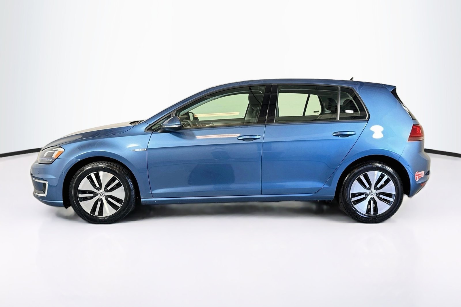 Used 2016 Pacific Blue Volkswagen SEL Premium image 8