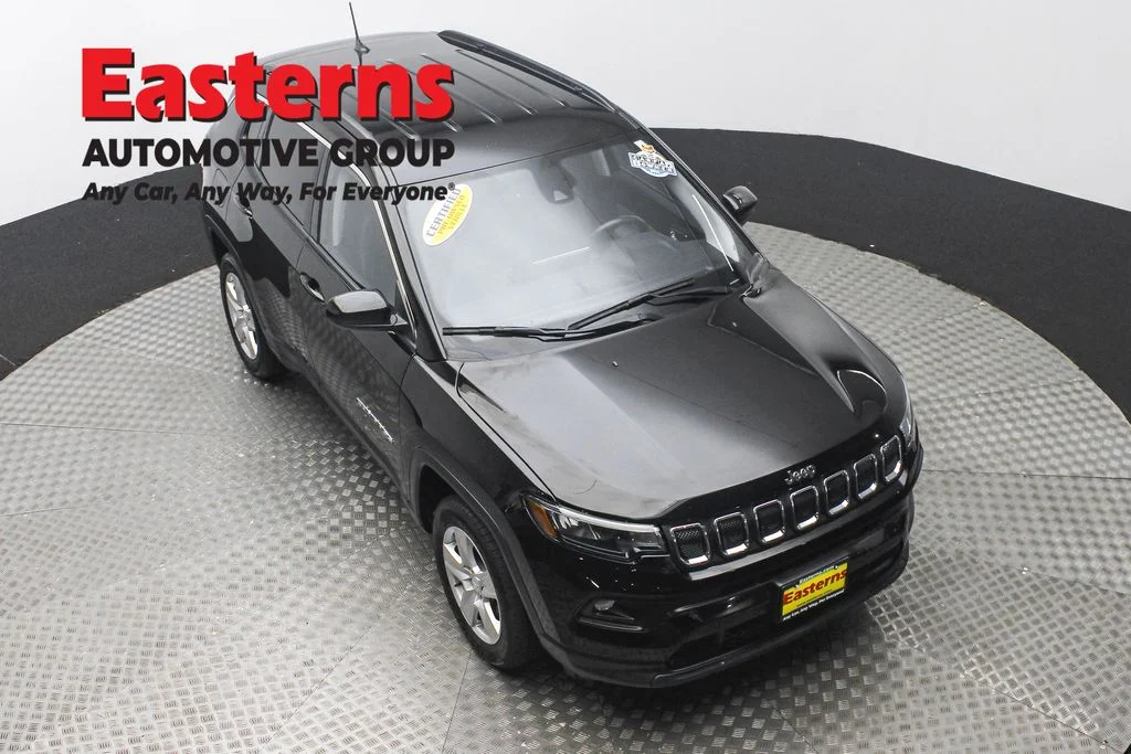Used 2022 Black Jeep Latitude image 3