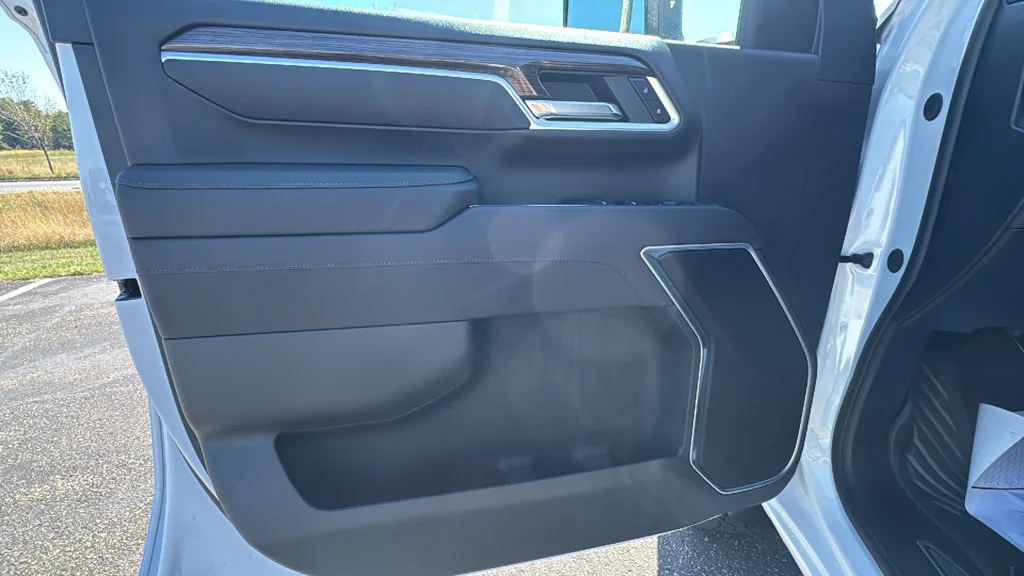 New 2026 Summit White Chevrolet LT image 19