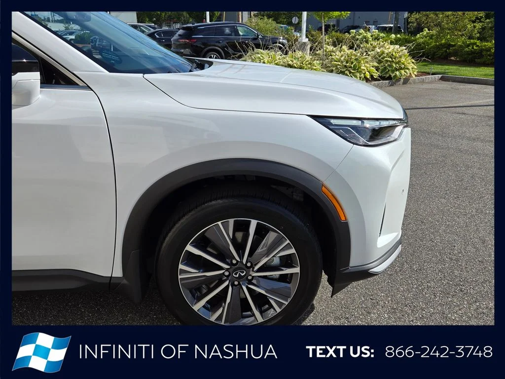 New 2027 RADIANT WHITE INFINITI Luxe AWD image 14
