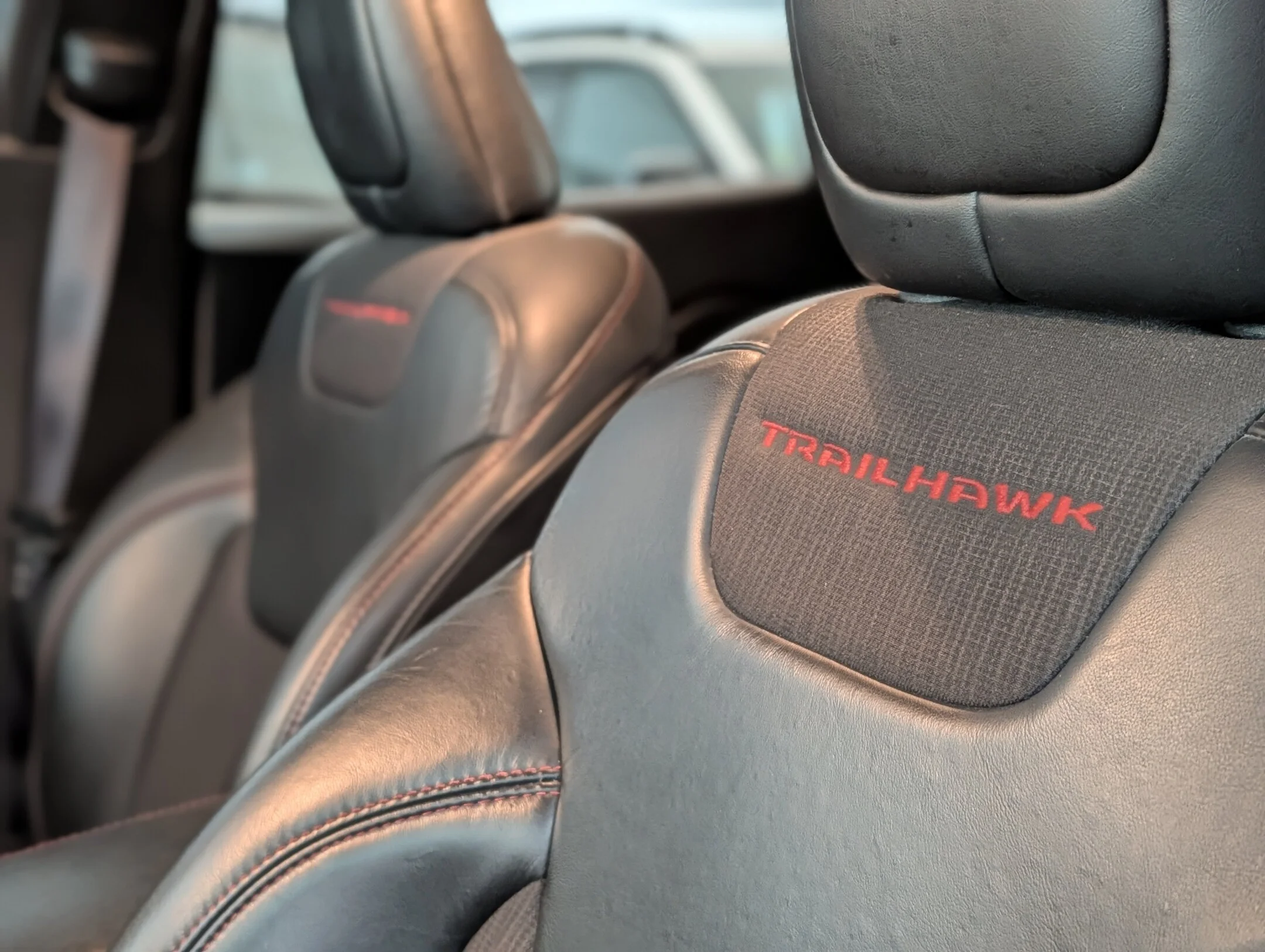 Used 2017 Grey Jeep Trailhawk - Leather - Uconnect 8.4 Touchscree - 4WD 4dr Trailhawk image 15
