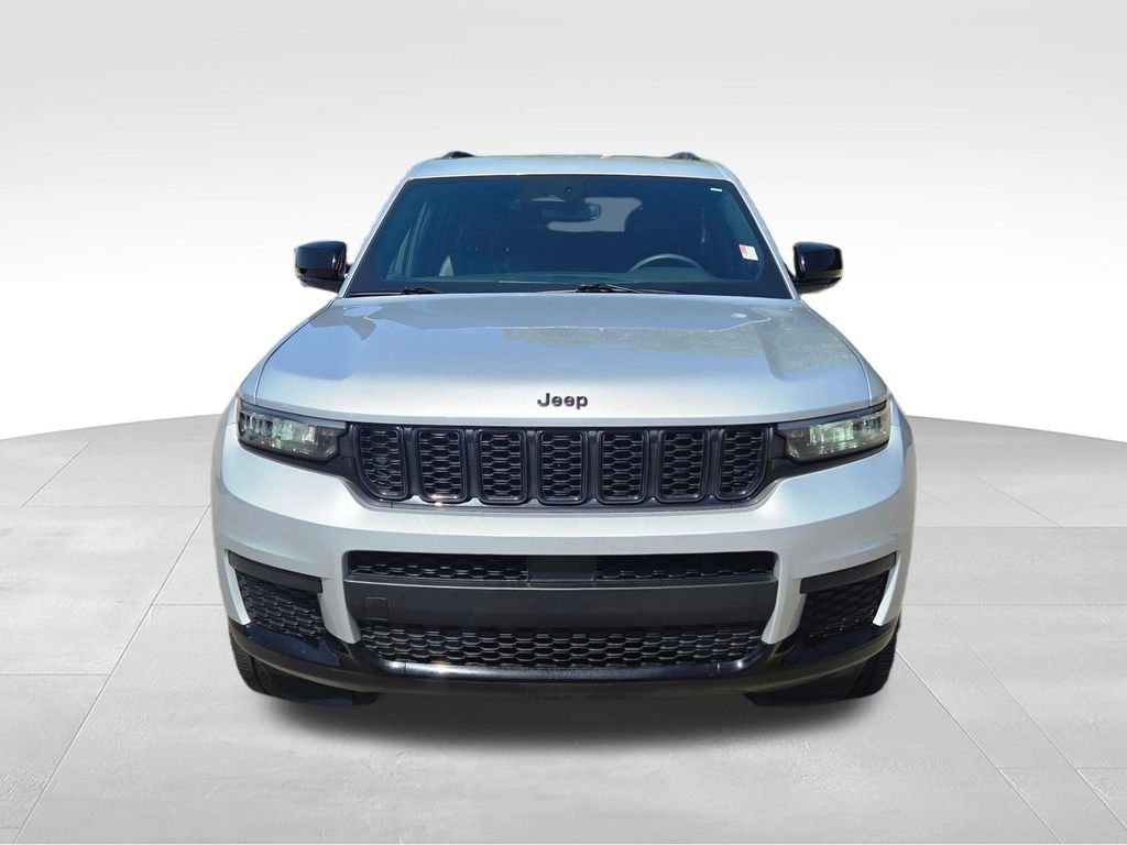 Used 2023 Silver Jeep Altitude image 2