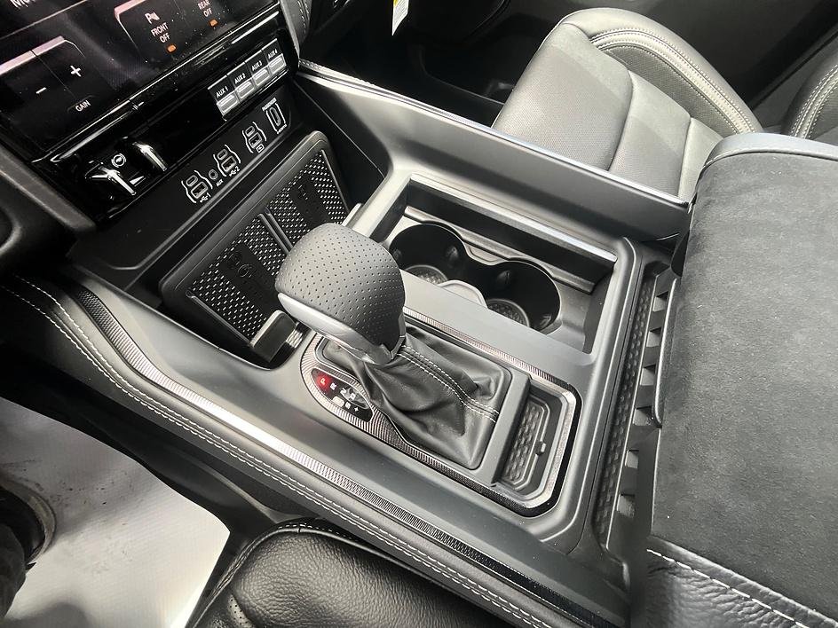 New 2026 Diamond Black Crystal Pearl-Coat Exterior Paint RAM RHO image 29