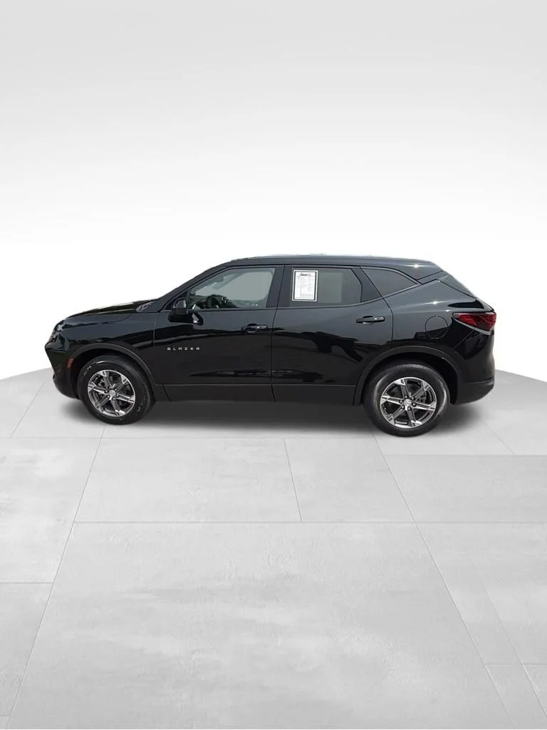 Used 2023 Black Chevrolet LT image 10