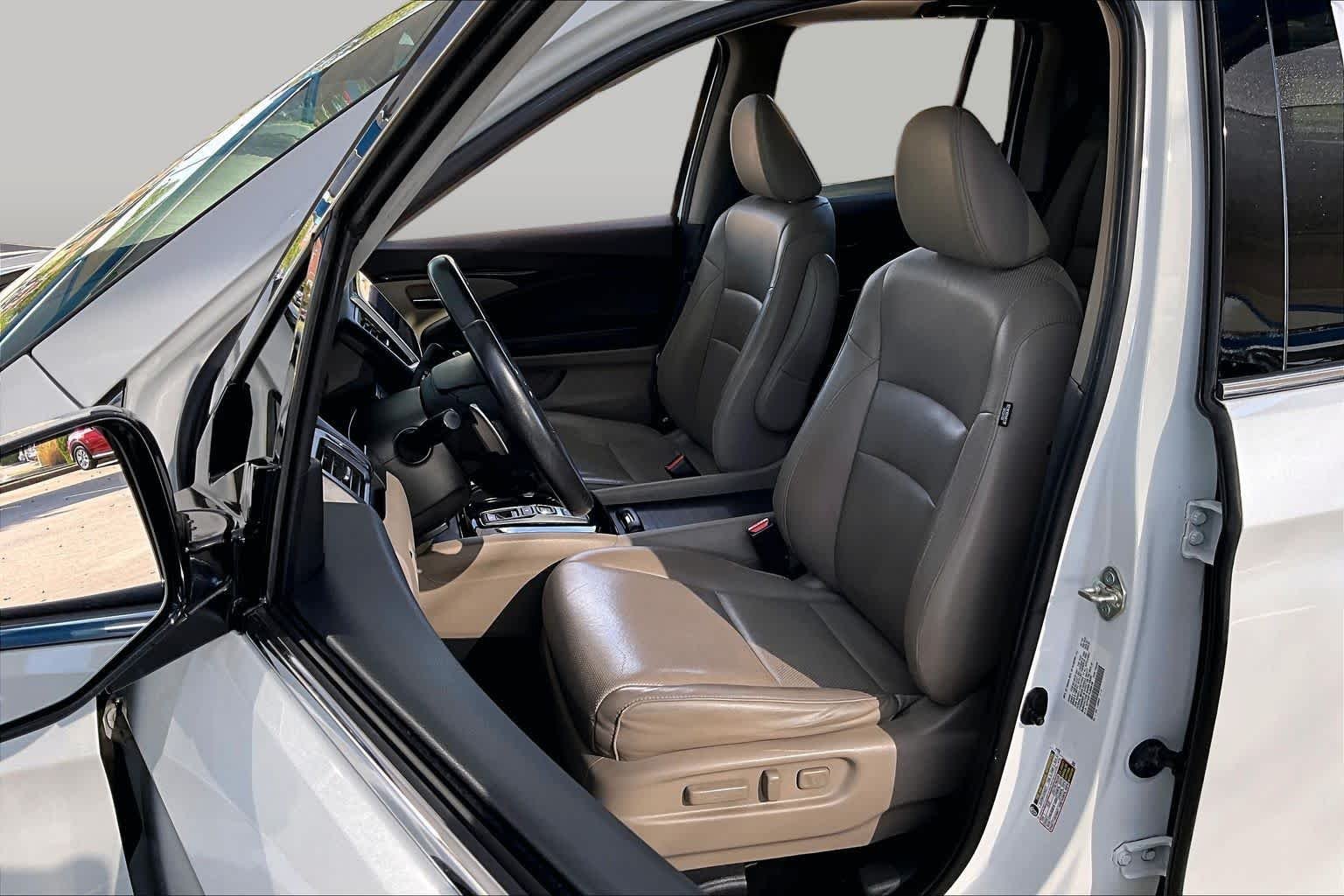 Certified Used 2020 Platinum White Pearl Honda RTL-E image 8