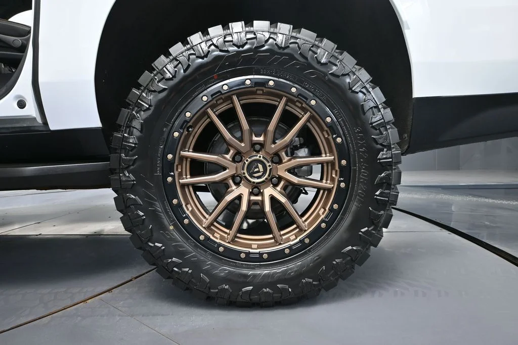 Used 2021 White Chevrolet High Country image 16