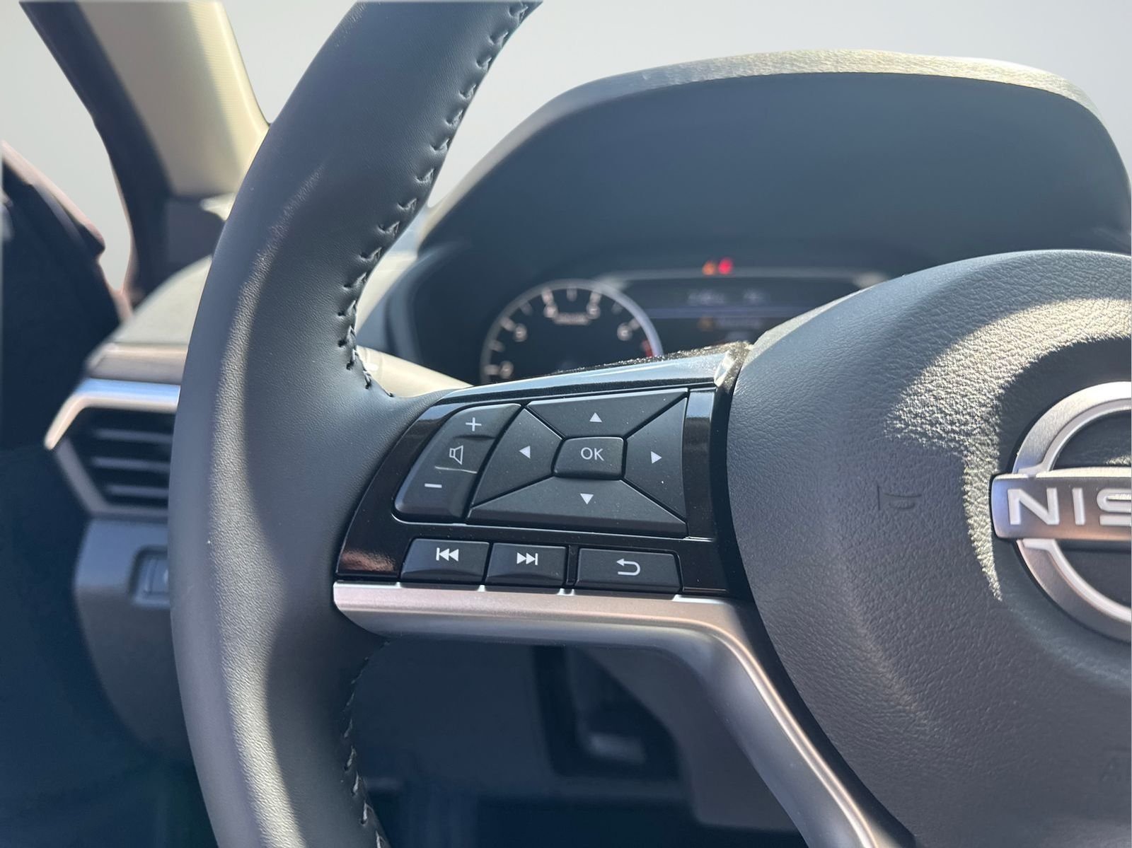 New 2026 Gray Nissan 2.5 SV image 16