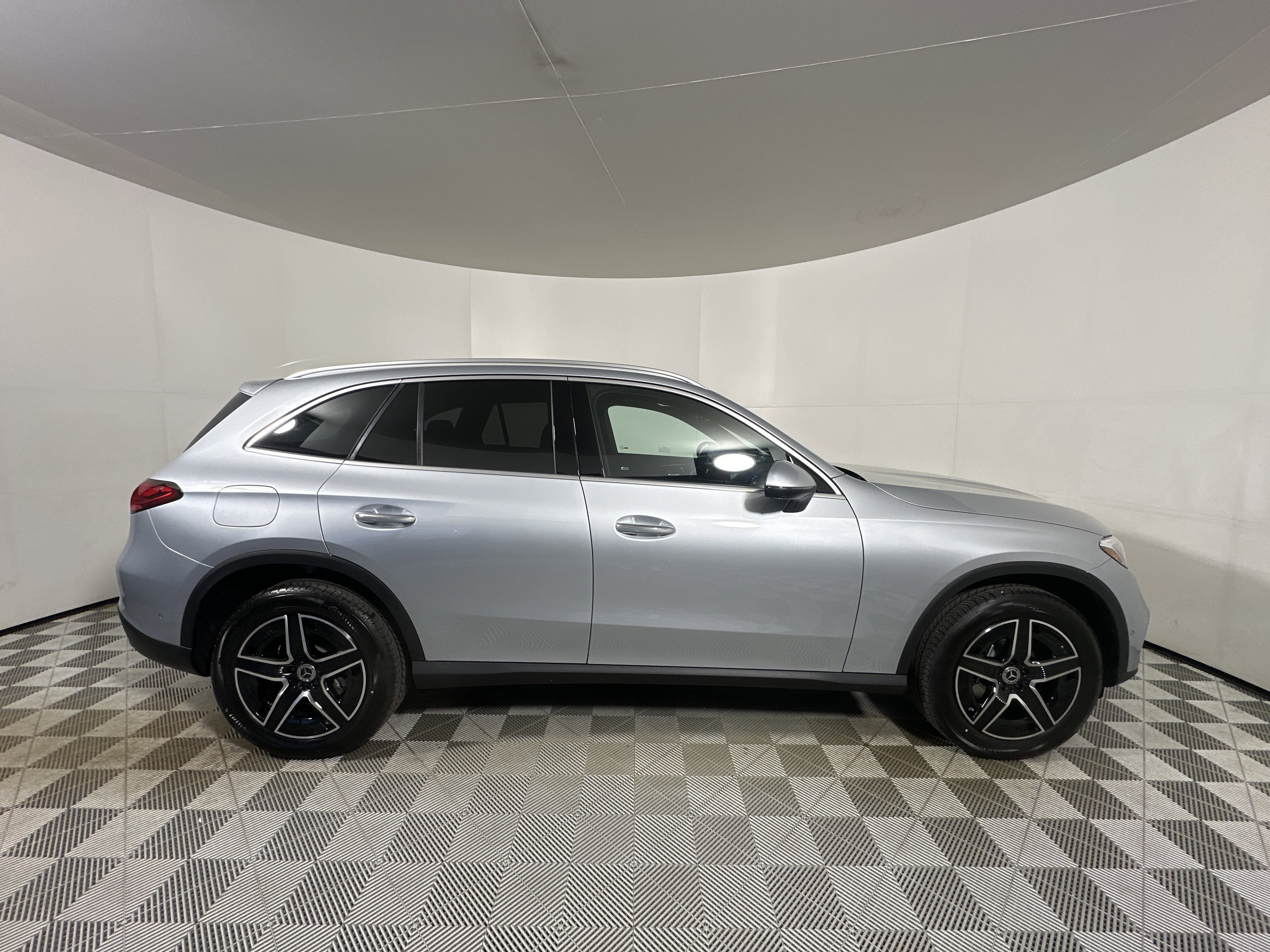 New 2026 Cirrus Silver Metallic Mercedes-Benz GLC 300 image 8
