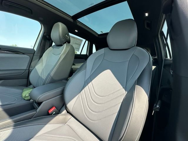 New 2026 Opal White Pearl Volkswagen 2.0T SE R-Line Black image 26