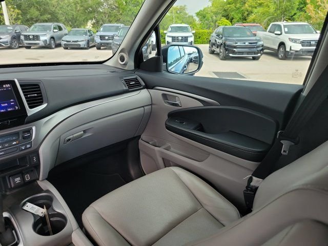 Used 2019 Obsidian Blue Pearl Honda RTL-T image 17