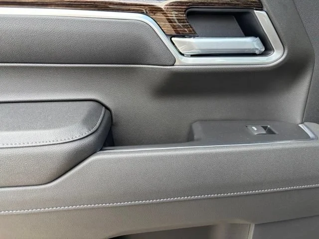 New 2026 Onyx Black GMC Elevation image 17