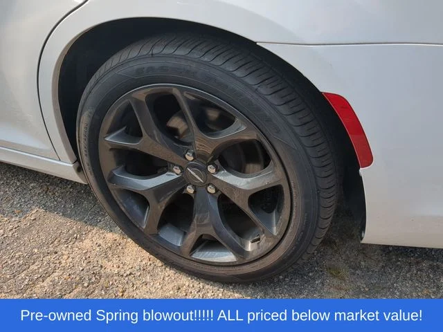 Used 2020 White Chrysler Touring image 13