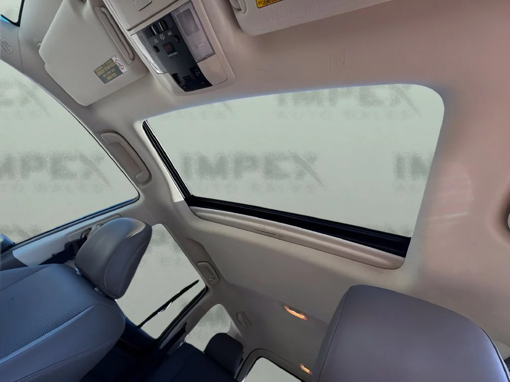 Used 2018 White Lexus 460 image 11