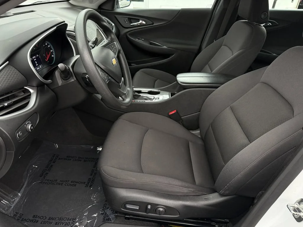Used 2024 Summit White Chevrolet 1LT image 22
