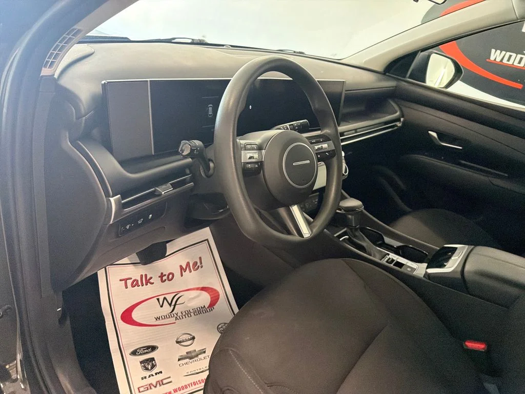 Used 2025 Green Hyundai SEL image 12
