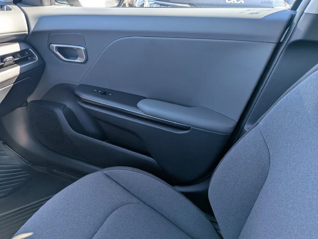 New 2027 Snow White Pearl Kia LXS image 39