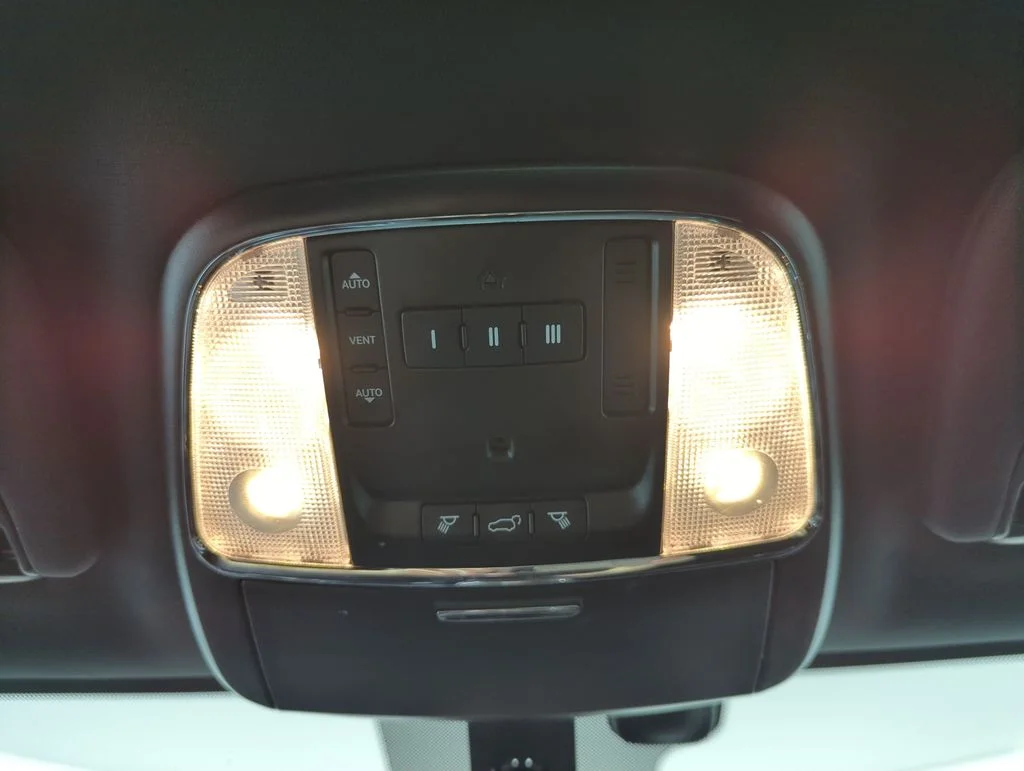 Used 2021 Crystal Metallic Jeep Laredo X image 29