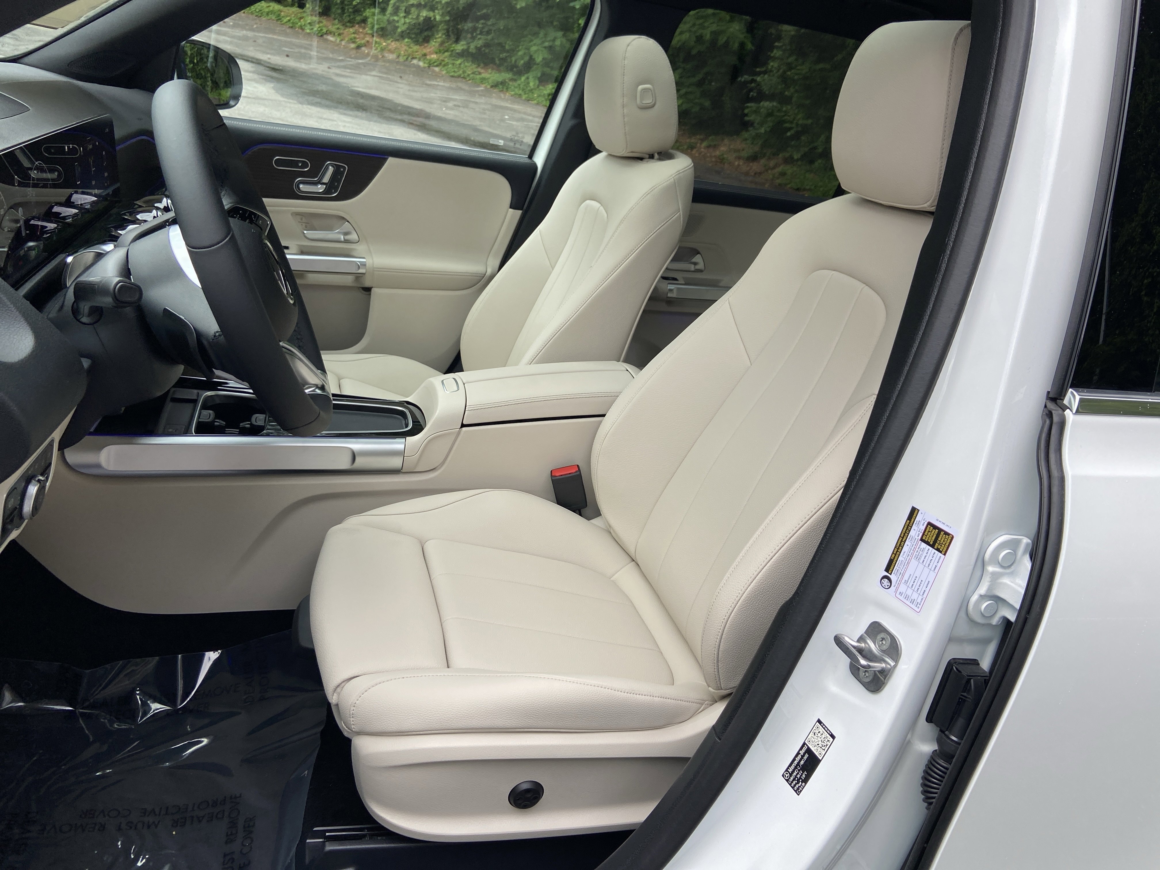 New 2026 Polar White Mercedes-Benz GLB 250 SUV image 19